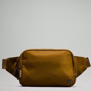 NWT Lululemon Everywhere Belt Large Burnt Caramel